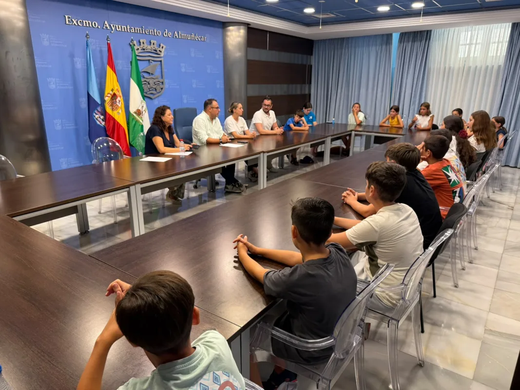 Casi una treintena de jóvenes del CLIA trasladan al alcalde sus propuestas para mejorar Almuñécar y La Herradura - Almuñécar - Diario Costa Tropical