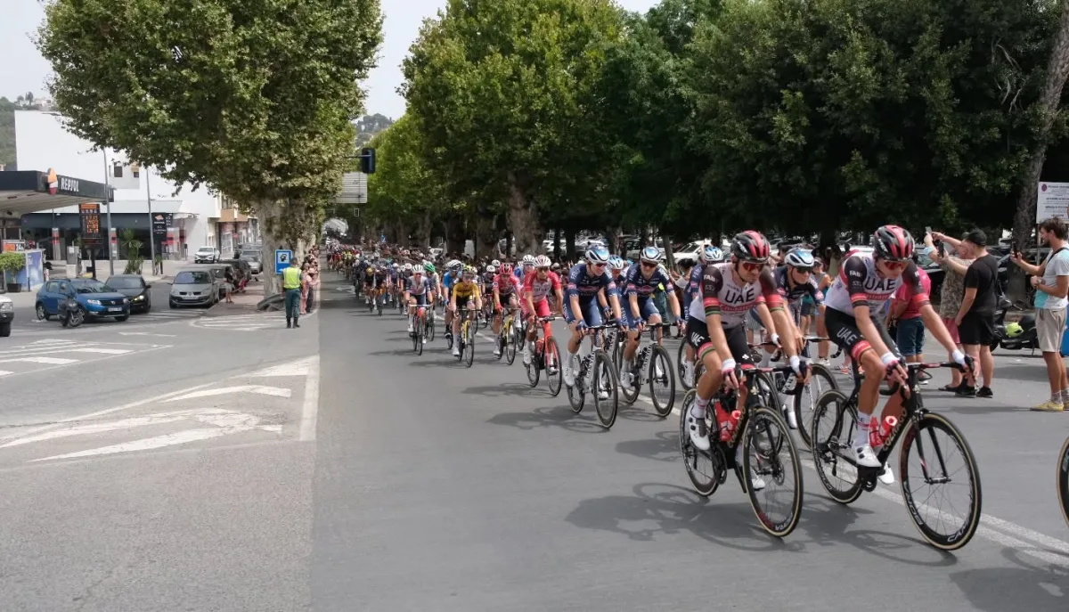 Almuñécar prepara el dispositivo especial para la salida de La Vuelta 2026 con restricciones de tráfico y estacionamiento - Deportes - Diario Costa Tropical