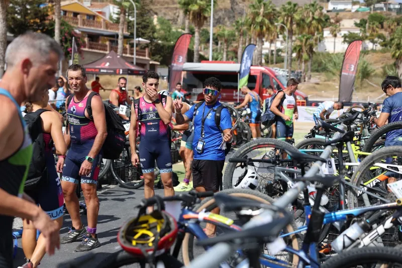 Cardona y Estévez ganan el Campeonato de Andalucía de Triatlón Cros - Diario Costa Tropical