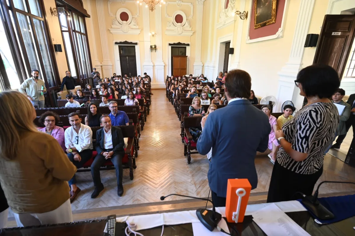 Más de 107.000 estudiantes inician el curso 2026‑27 en Granada - Diario Costa Tropical