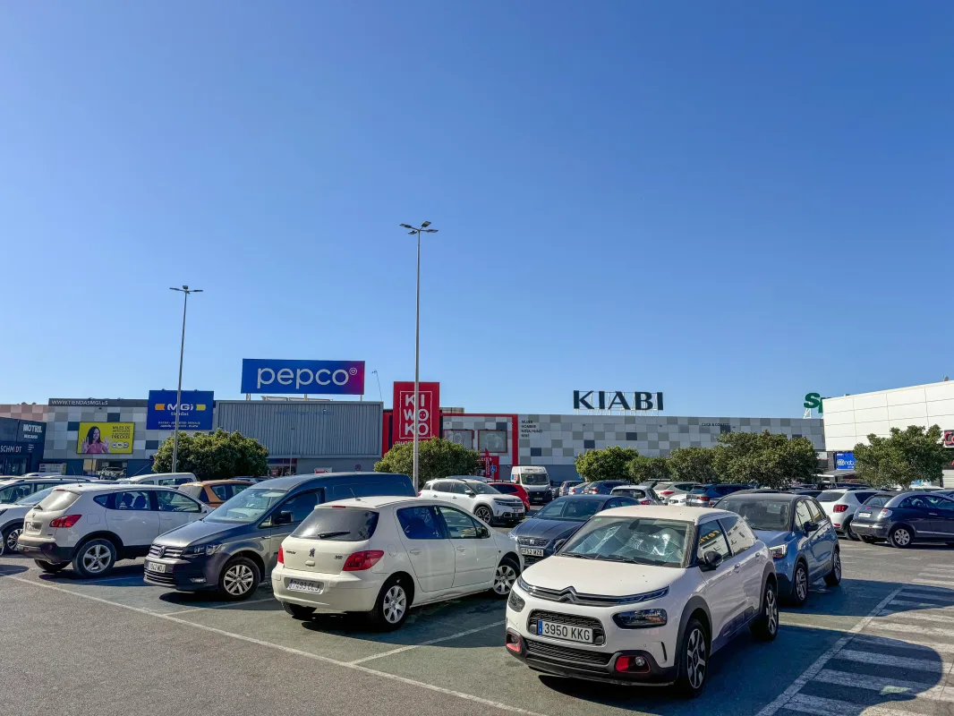 Motril exige a propietarios la limpieza del Retail Park - Diario Costa Tropical