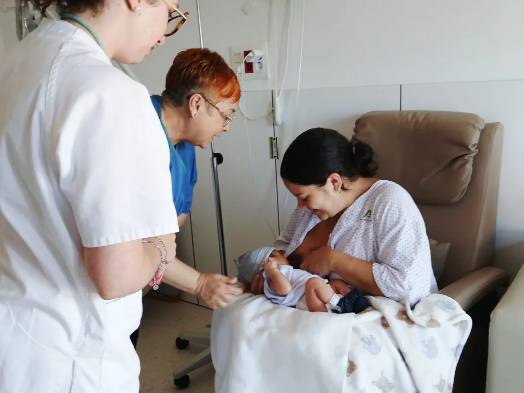 El Hospital de Motril celebra su tercera jornada de lactancia materna