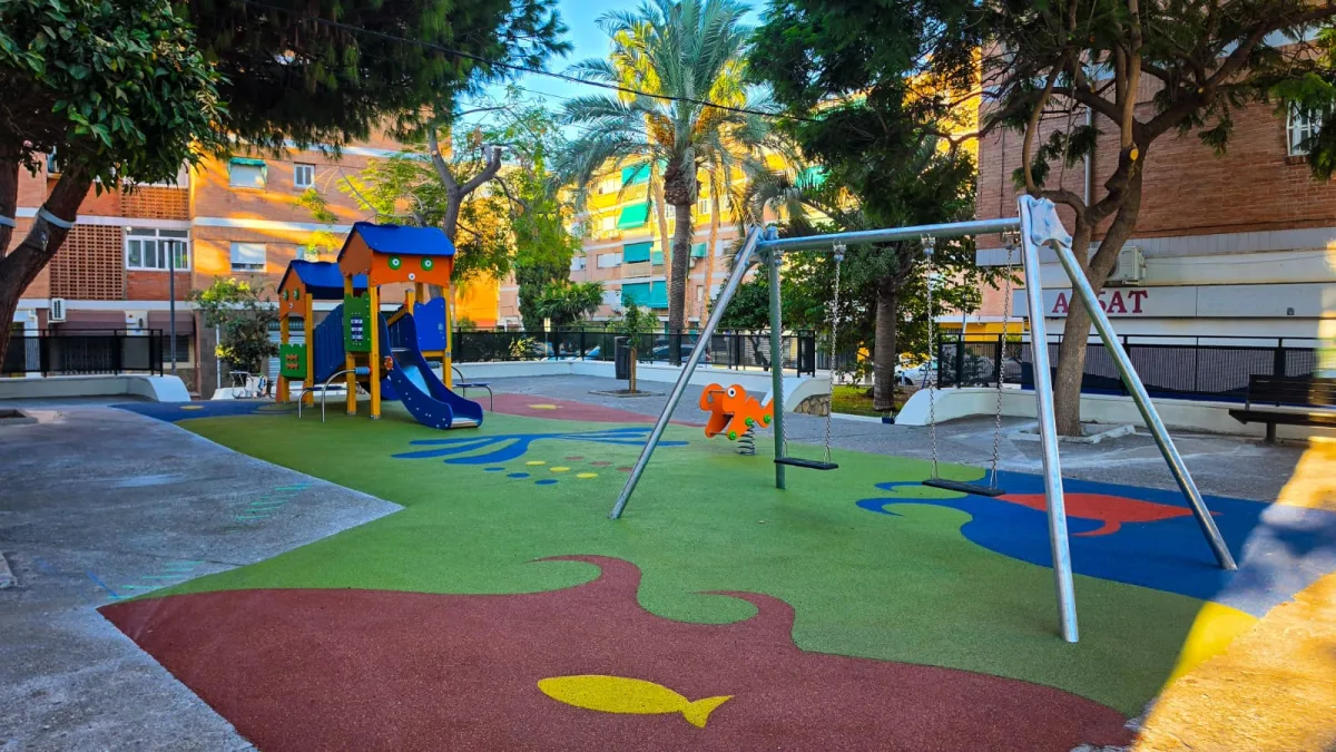 Motril inaugura los parques infantiles renovados en Margarita Nelken y Condesa