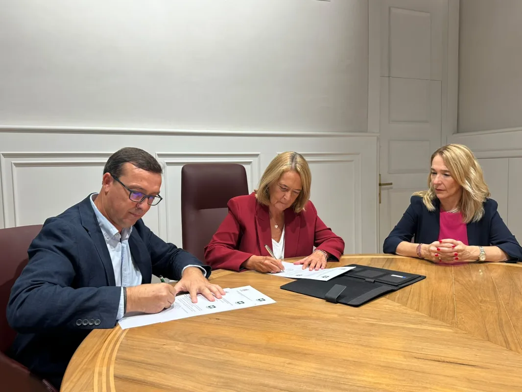 Motril renueva un convenio con Caja Rural para preservar la memoria del azúcar - Diario Costa Tropical
