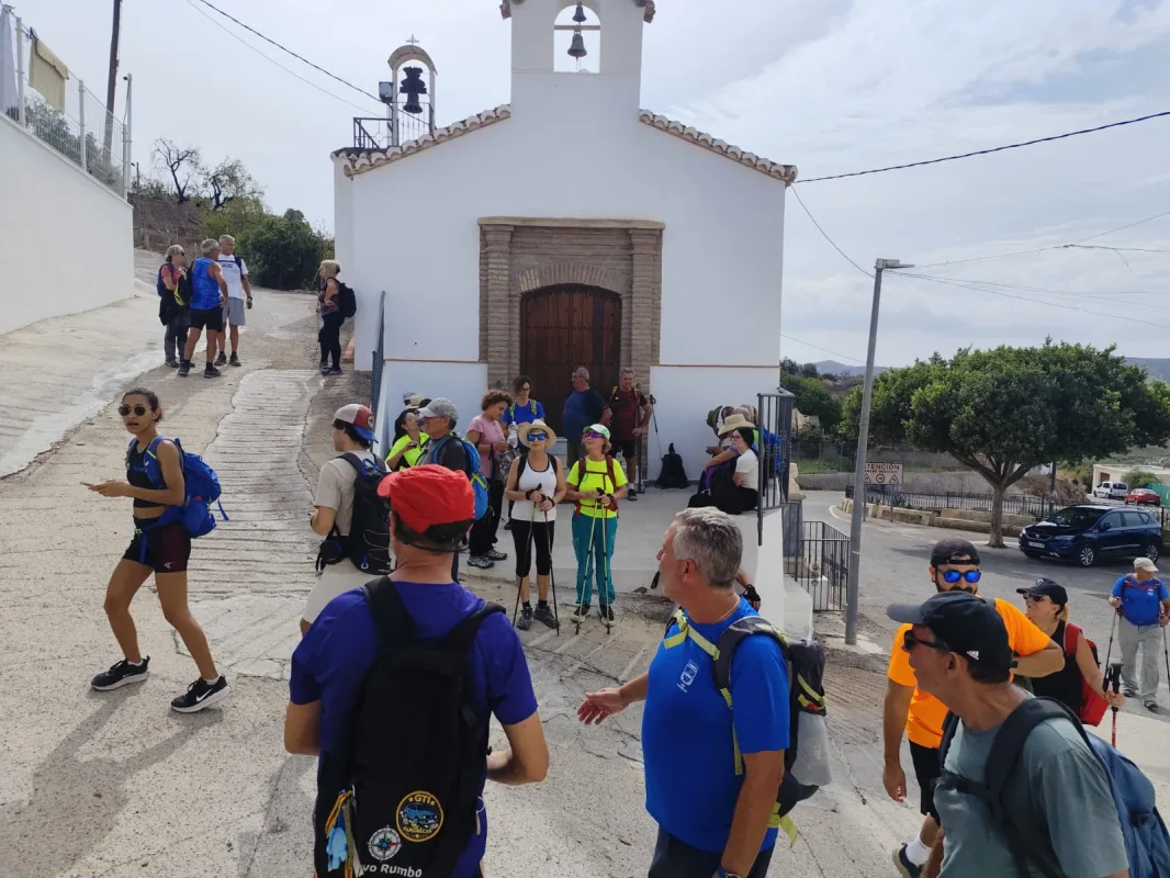 Los senderistas de Almuñécar conquistan los paisajes de Berja y Darrícal - Diario Costa Tropical
