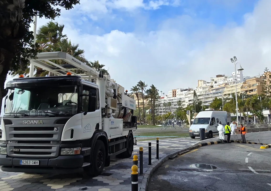 La Mancomunidad intensifica la limpieza de imbornales ante las lluvias - Diario Costa Tropical