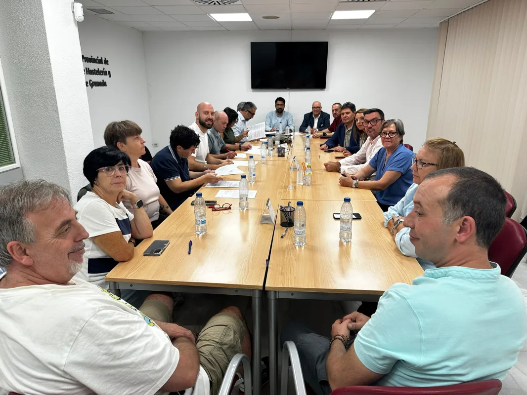 La patronal y los sindicatos firman el nuevo convenio de hostelería - Diario Costa Tropical