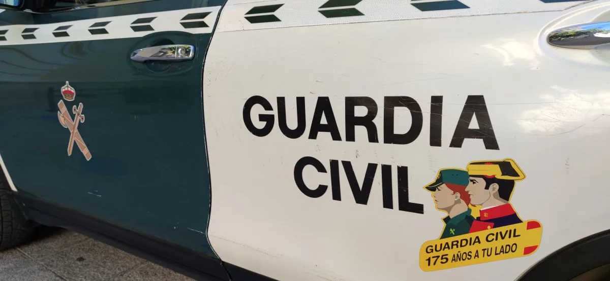 La Guardia Civil detiene a dos presuntos extorsionadores en Granada
