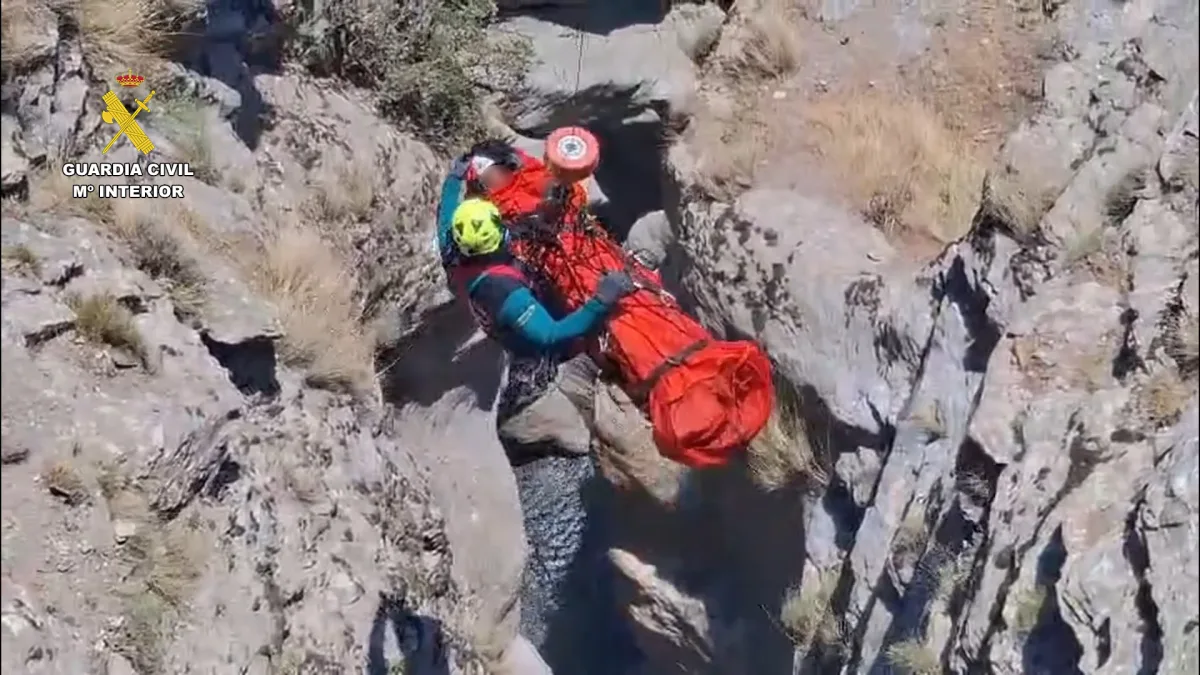 La Guardia Civil rescata a 38 personas en la Costa Tropical durante el verano - Actualidad - Diario Costa Tropical