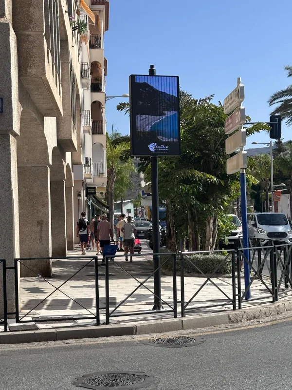 Almuñécar y La Herradura instalan pantallas inteligentes para información turística y municipal - Almuñécar - Diario Costa Tropical