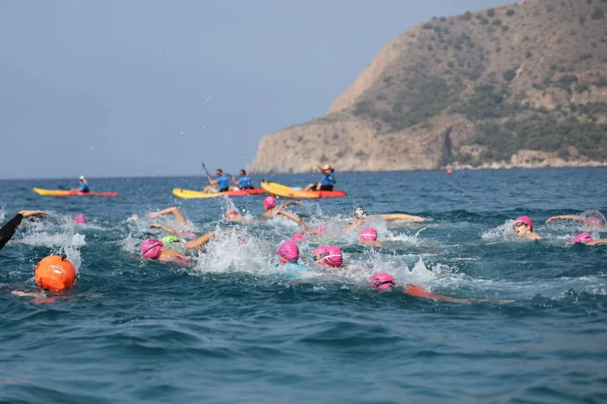 La Herradura acoge la Travesía a Nado 2026 este domingo - Diario Costa Tropical