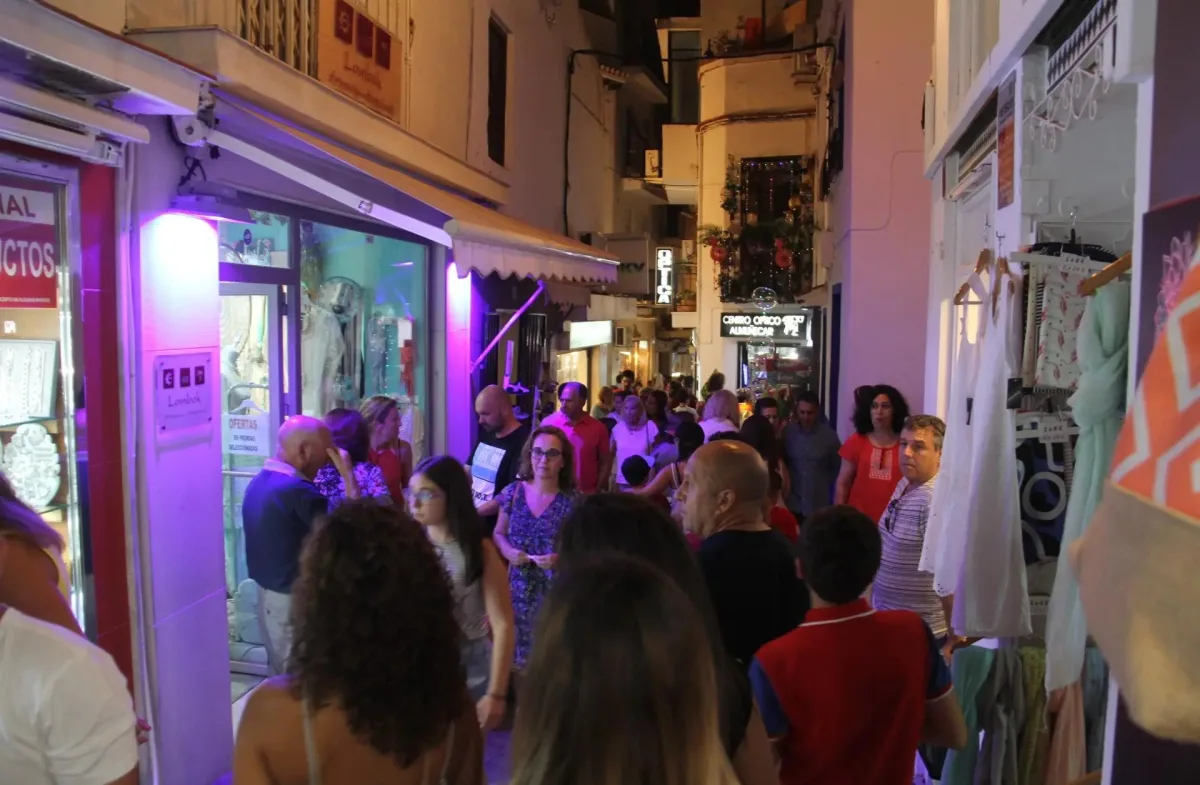 Shopping Night Almuñécar repite este sábado con seis cestas de 3.000 euros en premios para dinamizar el comercio local - Vida y Cultura - Diario Costa Tropical